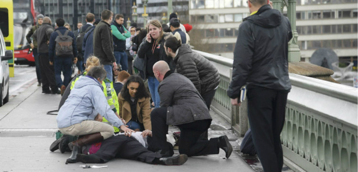 Αποκαλυπτικό οπτικό υλικό στα αγγλικά Μ.Μ.Ε. – Οι τραυματίες στη γέφυρα του Westminster – VIDEO & PIC