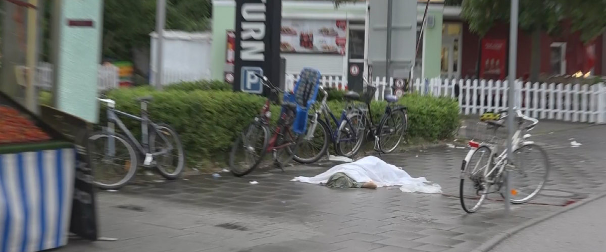 Η συγκλονιστική στιγμή που ο μακελάρης πυροβολεί αδιακρίτως στο Μόναχο - VIDEO