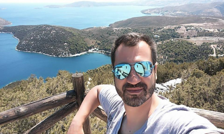 Σοκ στον δημοσιογραφικό κόσμο! Νεκρός σε τροχαίο Έλληνας δημοσιογράφος - ΦΩΤΟΓΡΑΦΙΕΣ