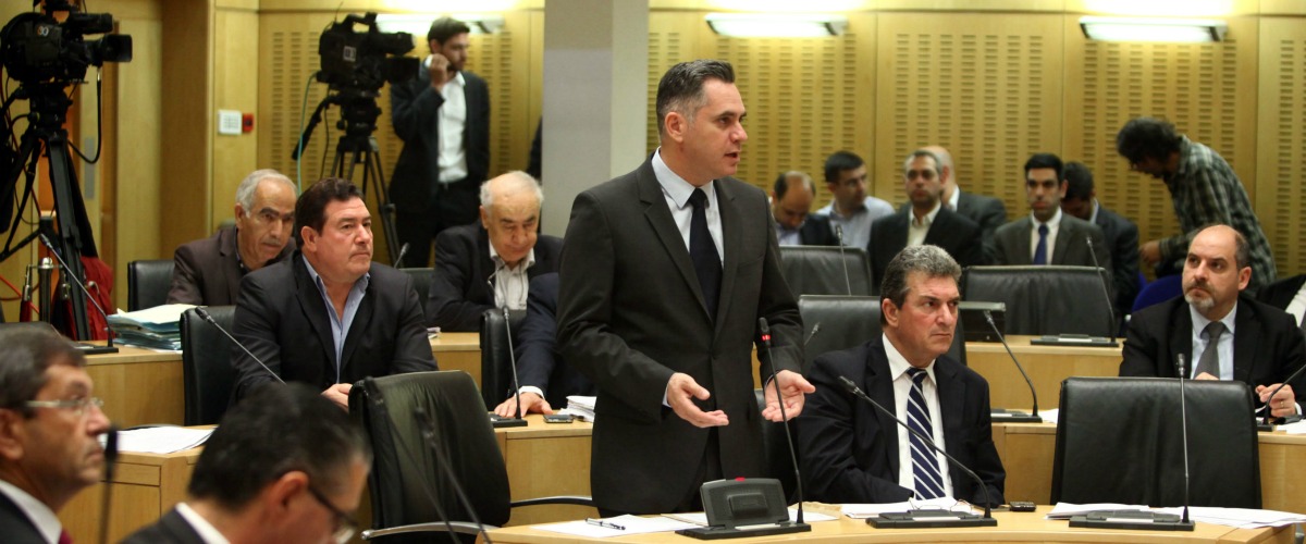 Στην Ολομέλεια το νομοσχέδιο για την πώληση δανείων: Απόλυτος ρυθμιστής ο Ν. Παπαδόπουλος