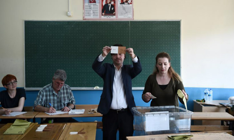 Tουρκικά μέσα δημοσιεύουν αποδείξεις για νοθεία στο δημοψήφισμα – VIDEO