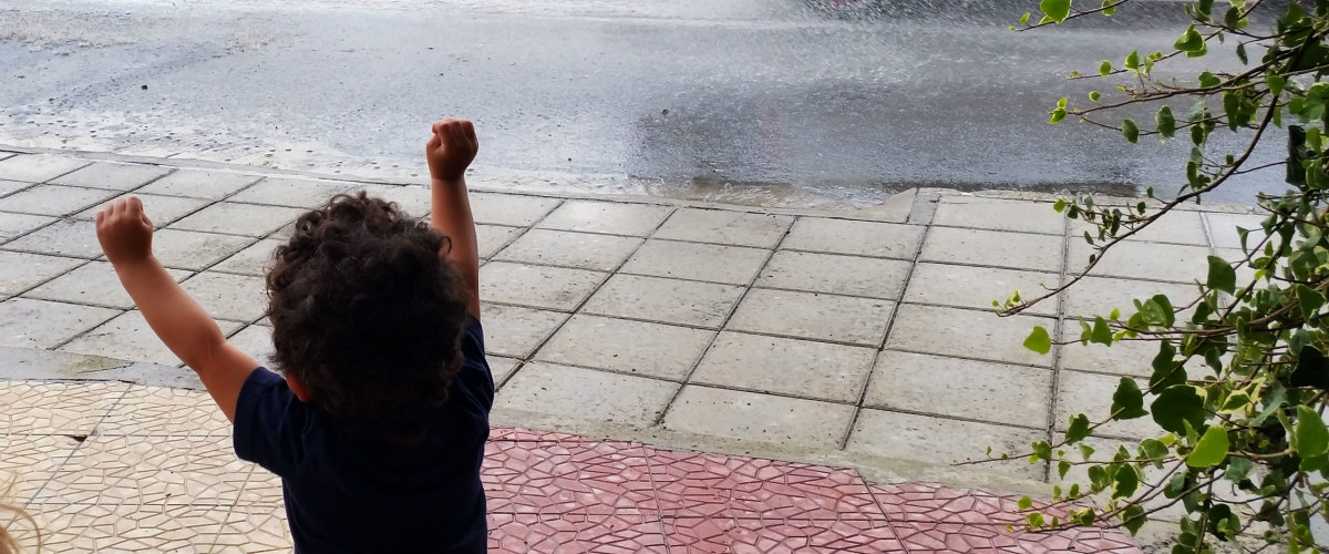 Παιδάκια εγκλωβίστηκαν από την βροχόπτωση στο Nuevo Campo