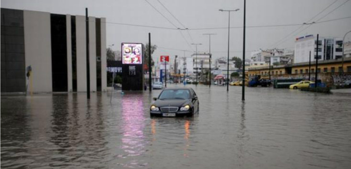 Πνίγηκε η Λάρνακα από τις καταρρακτώδεις βροχές – Έκλεισαν δρόμοι