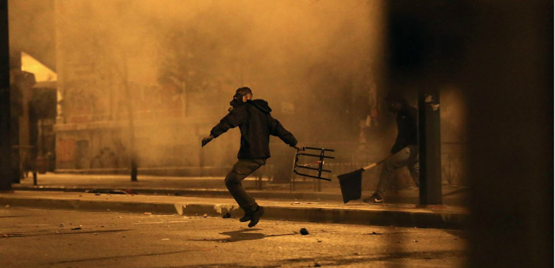 Κάηκε η Αθήνα λόγω Πολυτεχνείου - Μολότοφ, χημικά, δακρυγόνα και προσαγωγές