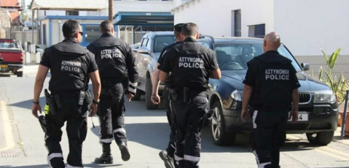 ΞΥΛΟΦΑΓΟY: Αστυνομικοί έσπασαν την πόρτα του διαμερίσματος και έσωσαν την ζωή του
