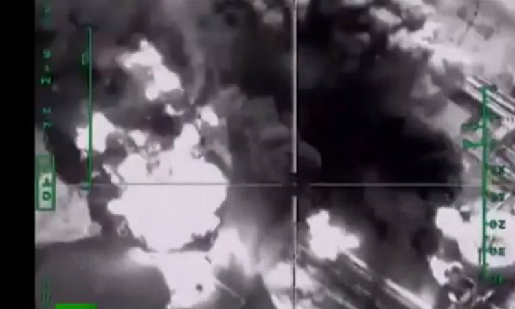 Βίντεο: Ρωσικά μαχητικά τινάζουν στον αέρα διυλιστήριο πετρελαίου των τζιχαντιστών