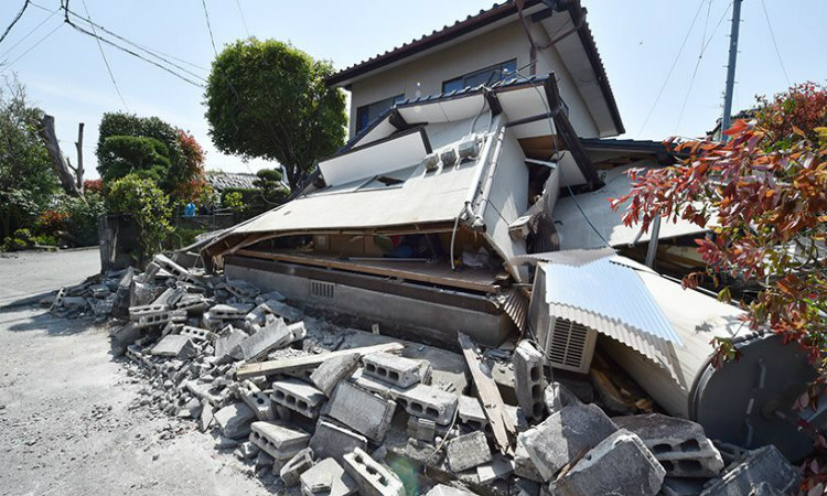 Ιαπωνία: Tουλάχιστον 19 νεκρoί από το νέο ισχυρό σεισμό στη νήσο Κιούσου -  Βίντεο τη στιγμή που χτυπάει ο εγκέλαδος