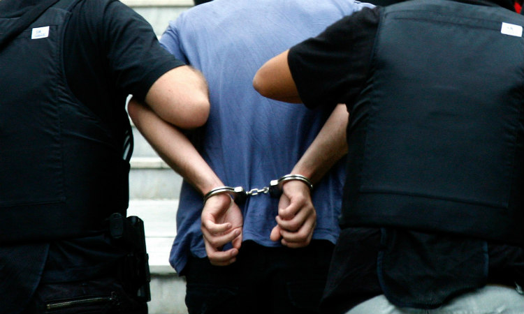 Σύλληψη 20χρονου στην Πάφο για υπόθεση απαίτησης περιουσίας με απειλές