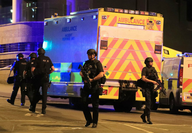 Η βρετανική Αστυνομία συνέλαβε 38χρονο στο Χίθροου για την επίθεση στο Μάντσεστερ
