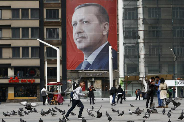 Τούρκοι δημοσιογράφοι διαδηλώνουν υπέρ φυλακισμένων συναδέλφων τους
