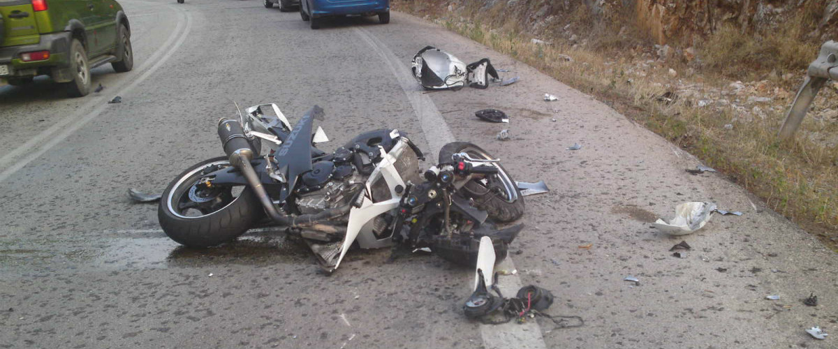 Τροχαίο με μοτοσυκλέτα στην Πάφο και δυο νεαρούς τραυματίες - Σε πολύ κρίσιμη κατάσταση ο 19χρονος οδηγός
