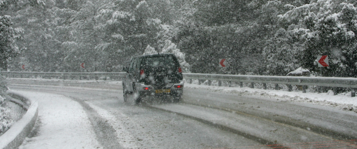 ΠΡΟΣΟΧΗ: Πυκνή χιονόπτωση στο Τρόοδος – Ανοιχτοί δρόμοι μόνο με κίνηση στους τέσσερις τροχούς και αντιολισθητικές αλυσίδες