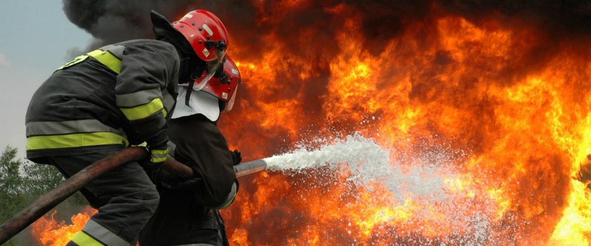 Έκτακτo: Καίγεται το τσιμεντοποιείο Βασιλικού! Έφτασε η ΕΜΑΚ - Προσπάθειες κατάσβεσης της