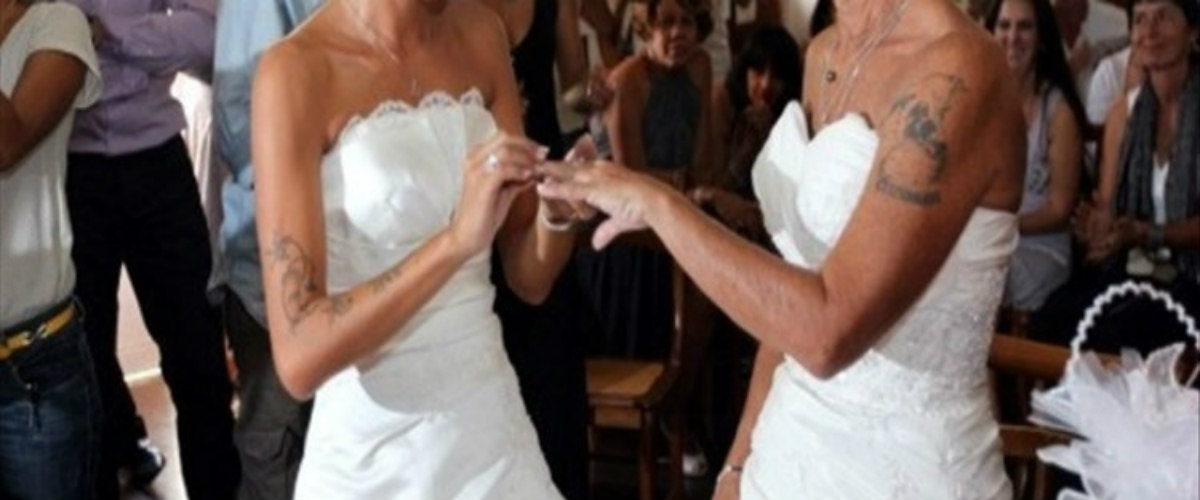 Τελέστηκε ο πρώτος γάμος γυναικών στην Κύπρο σε ρομαντικό κλίμα – ΒΙΝΤΕΟ