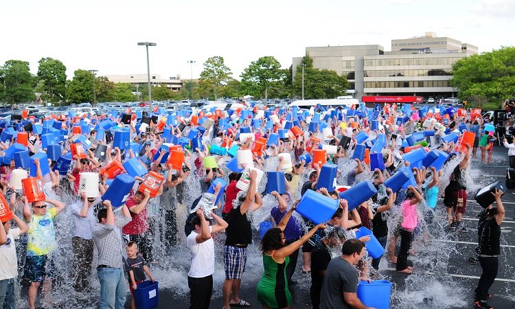 Το Ice Bucket Challenge τελείωσε. Πού δόθηκαν τα χρήματα;