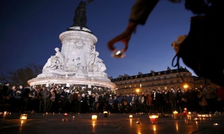 Γάλλοι τρεις εκ των τρομοκρατών στο Παρίσι - Διαφεύγει συνεργός