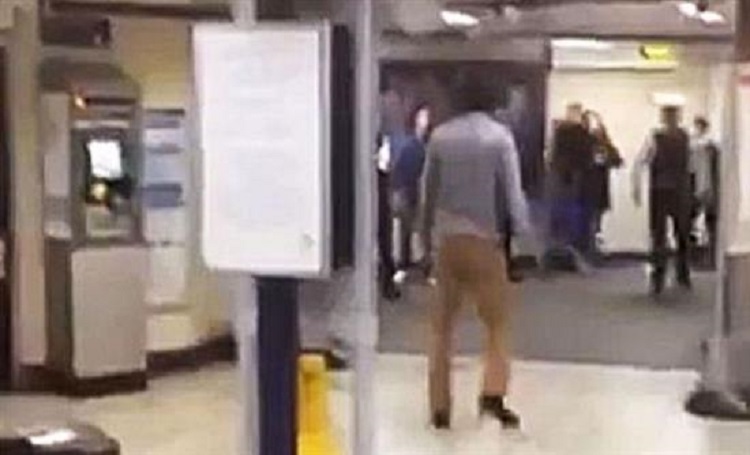 Ανοιχτά όλα τα ενδεχόμενα για την επίθεση στο μετρό του Λονδίνου