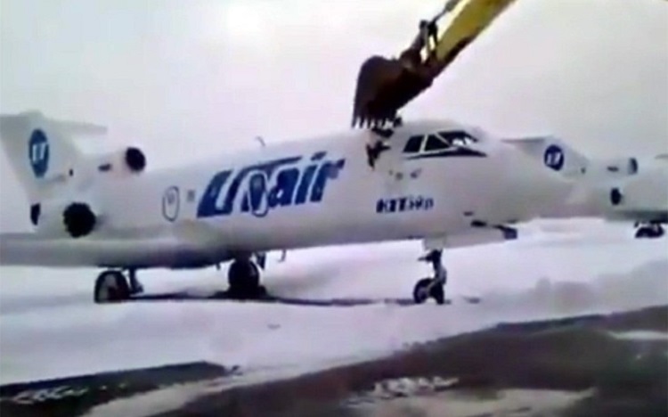Πώς διαλύεις ένα αεροπλάνο στη Ρωσία