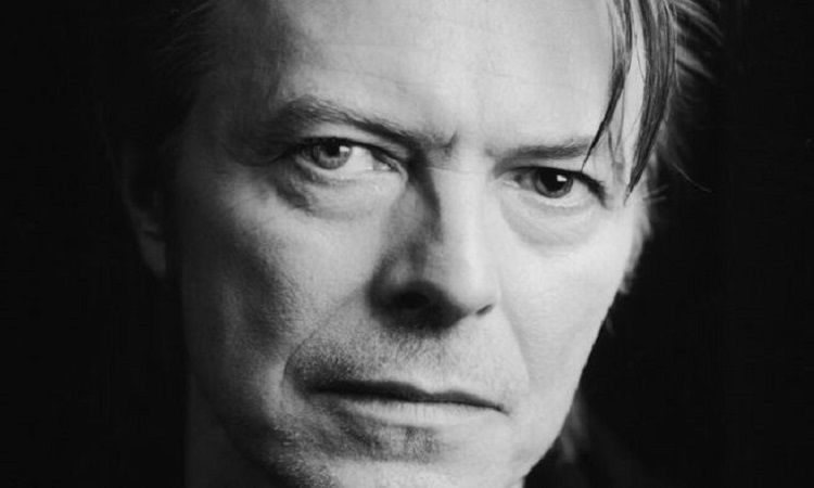 Τα tweets για το θάνατο του Bowie έσπασαν όλα τα ρεκόρ