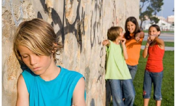 Επιρρεπή στο bullying τα παιδιά που περνούν λιγότερο χρόνο με τους μπαμπάδες
