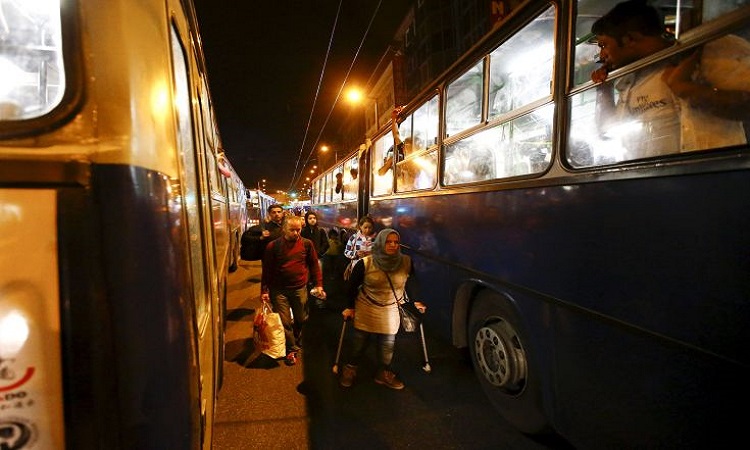 Λεωφορείο με πρόσφυγες έπεσε σε χαράδρα