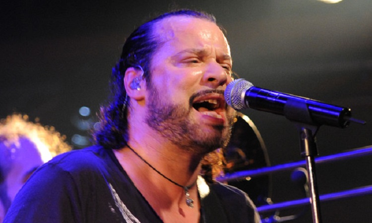 ​«Το παλίο μου παλτό»: Το τραγούδι που όλοι αγαπήσαμε! Δείτε ποιοι καλλιτέχνες το απέρριψαν πριν φτάσει τον Δάντη!