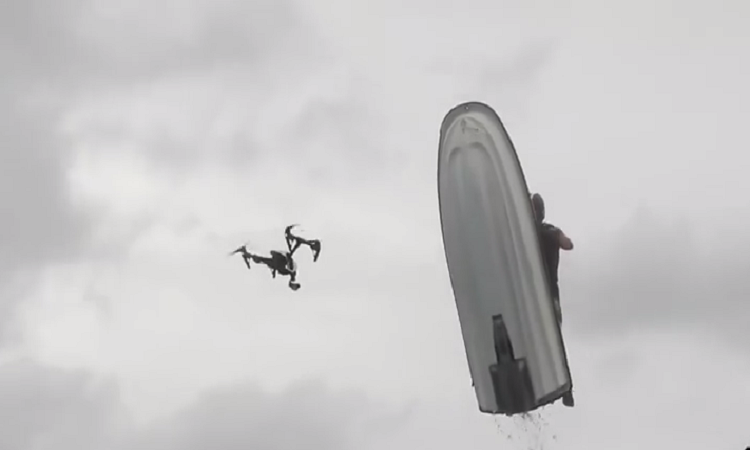 «Ατύχημα» στον αέρα - Τζετ σκι συγκρούστηκε με… drone!
