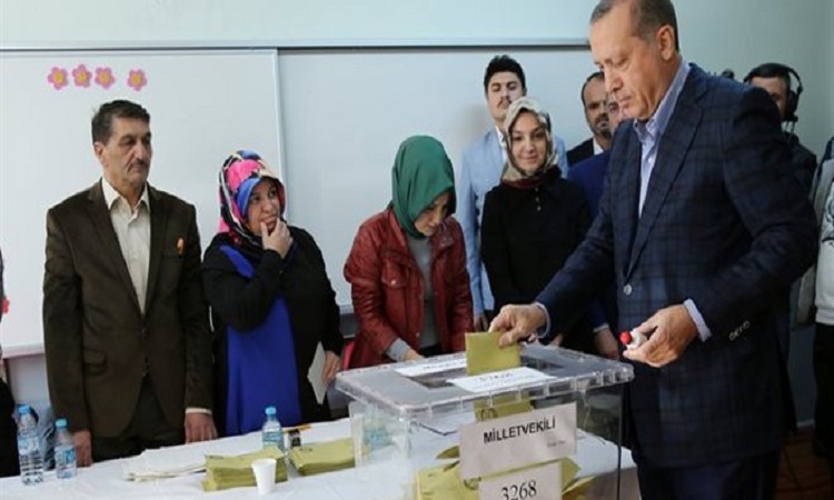 Τουρκία: «Αυτοδύναμος» νικητής με ποσοστό άνω του 50% ο Ταγίπ Ερντογάν