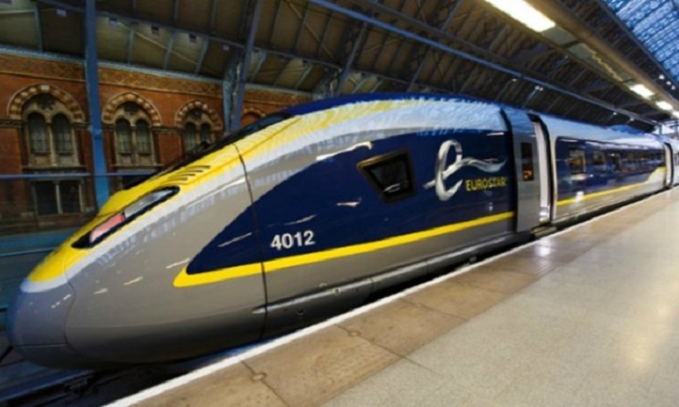 Εγκλωβίστηκαν σε τρένο Eurostar 700 επιβάτες
