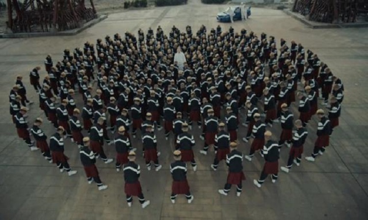 Oh my "Gosh": ο Ρομέιν Γαβράς σκηνοθετεί το κλιπ του Jamie XX