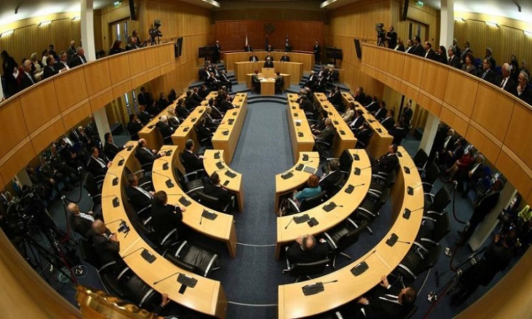 Βουλευτές υπεραμύνονται της πρότασής τους για τα δάνεια σε ελβετικό φράγκο