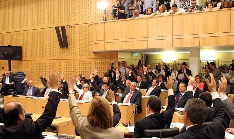 Έκκληση στην Ολομέλεια της Βουλής να ψηφιστούν νομοθετήματα για τις δημόσιες συμβάσεις