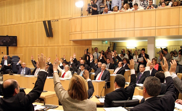 Η πρόταση Ομήρου για τους κατόχους αξιογράφων - Συζητήθηκε στη Βουλή