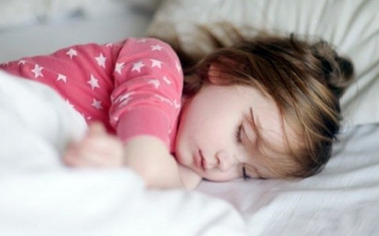 Πόσες ώρες πρέπει να κοιμούνται τα παιδιά ανάλογα με την ηλικία τους