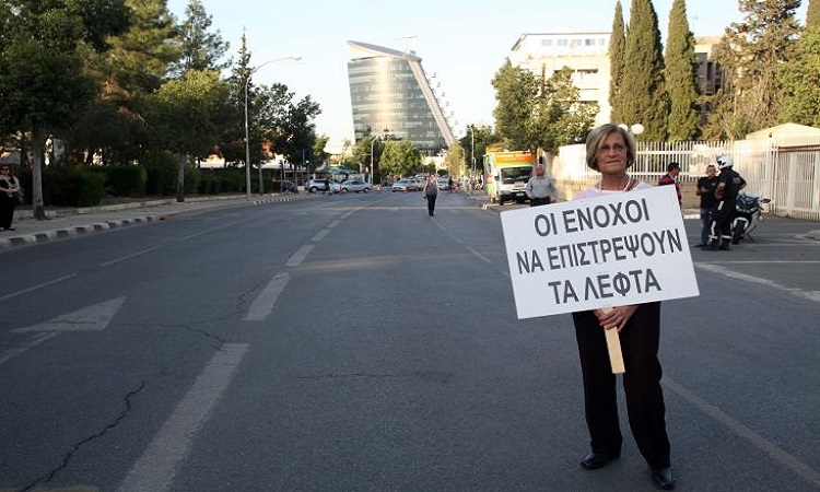 Παπακωνσταντίνου: Η χώρα κυβερνάται από... εξωγήινους