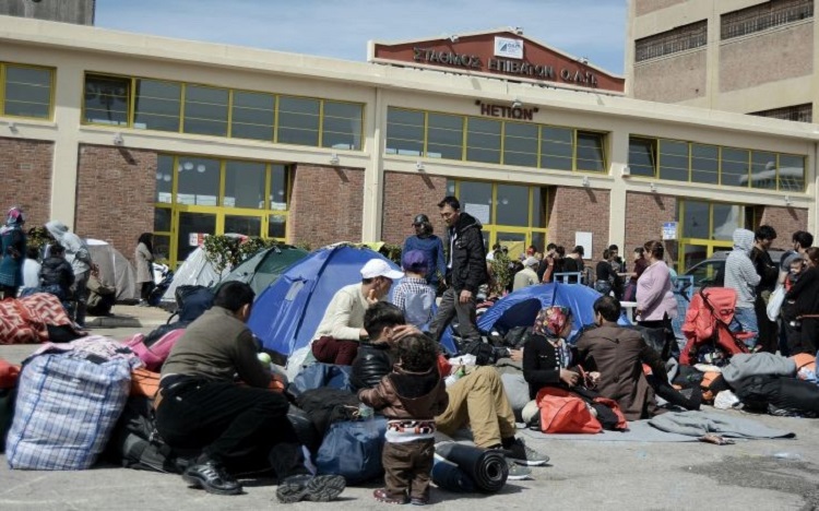 Μεταφέρονται στο Βόλο 200 πρόσφυγες από τον Πειραιά