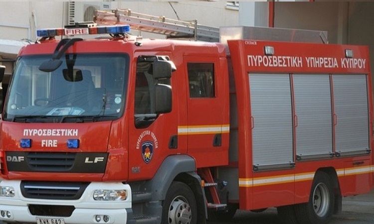 Αναστάτωση: Πυρκαγιά ξέσπασε σε εμπορικό κέντρο της Λεωφόρου Μακαρίου
