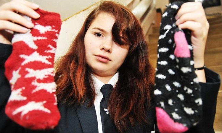 Έδιωξαν μαθήτρια από το σχολείο γιατί φορούσε… κάλτσες