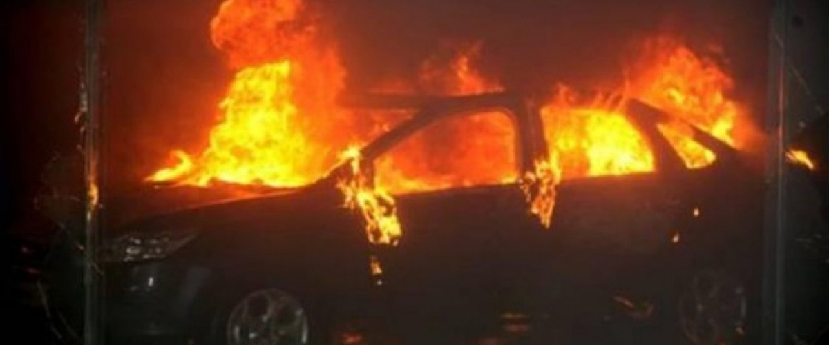 Έκαψαν τα αυτοκίνητα πατέρα και γιου στο Τραχώνι