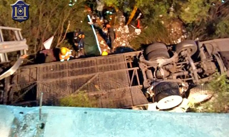 Τραγωδία στην Αργεντινή: 41 νεκροί από πτώση λεωφορείου της αστυνομίας από γέφυρα