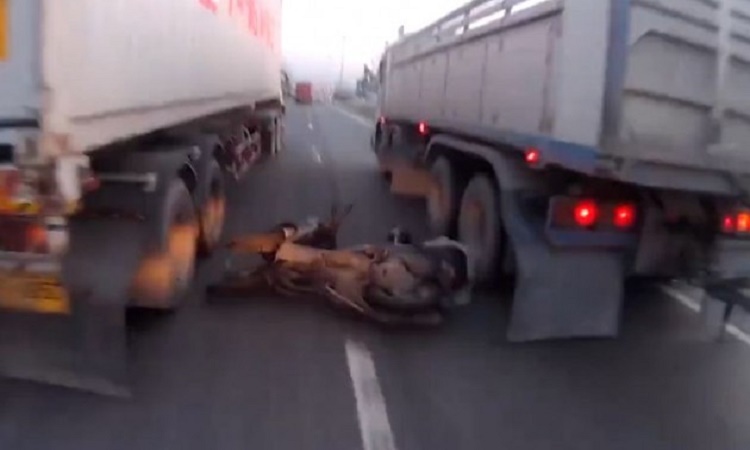 Τρίτο τροχαίο στη Λεμεσό! Μοτοσικλετιστής σφήνωσε κάτω από φορτηγό
