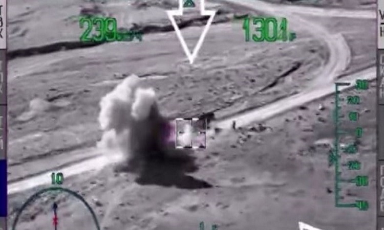 Βίντεο: Ρωσικό ελικόπτερο βομβαρδίζει όχημα με τζιχαντιστές - VIDEO