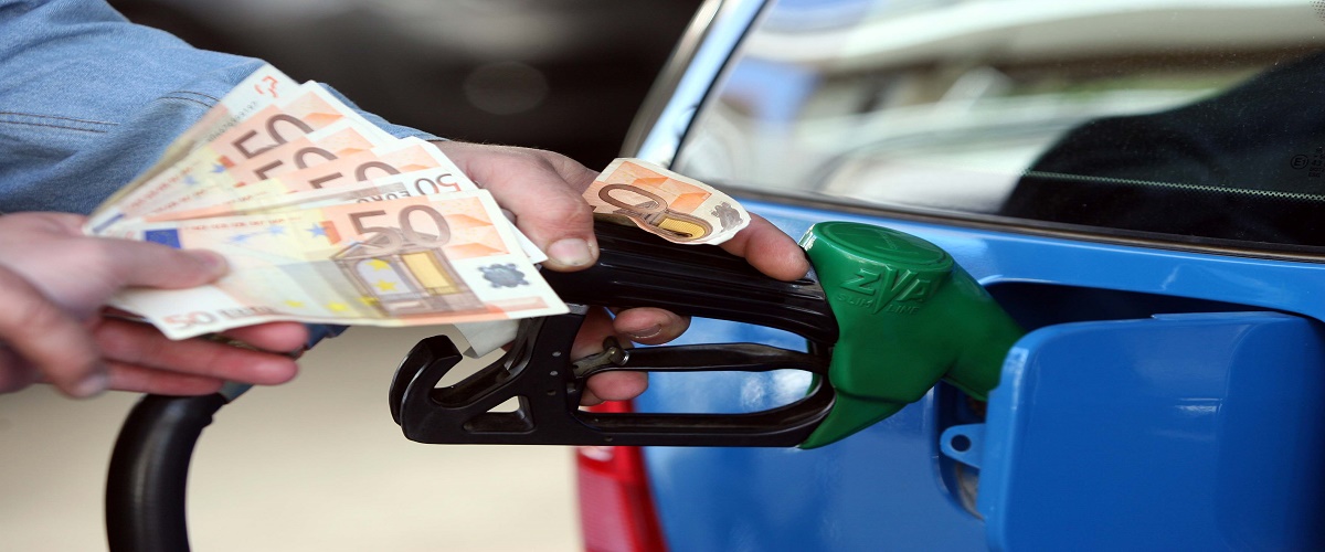 Μέχρι και 14 σεντ πτώση στη τιμή της βενζίνης σ’ ένα τετράμηνο