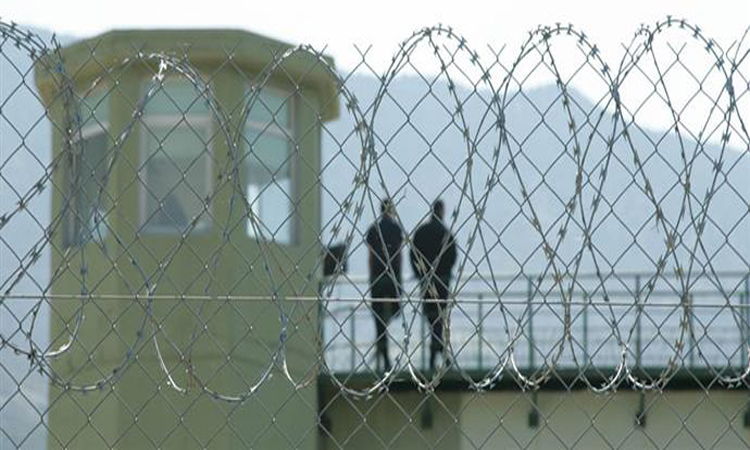 Έντονες επικρίσεις στην Ελλάδα για τις συνθήκες κράτησης