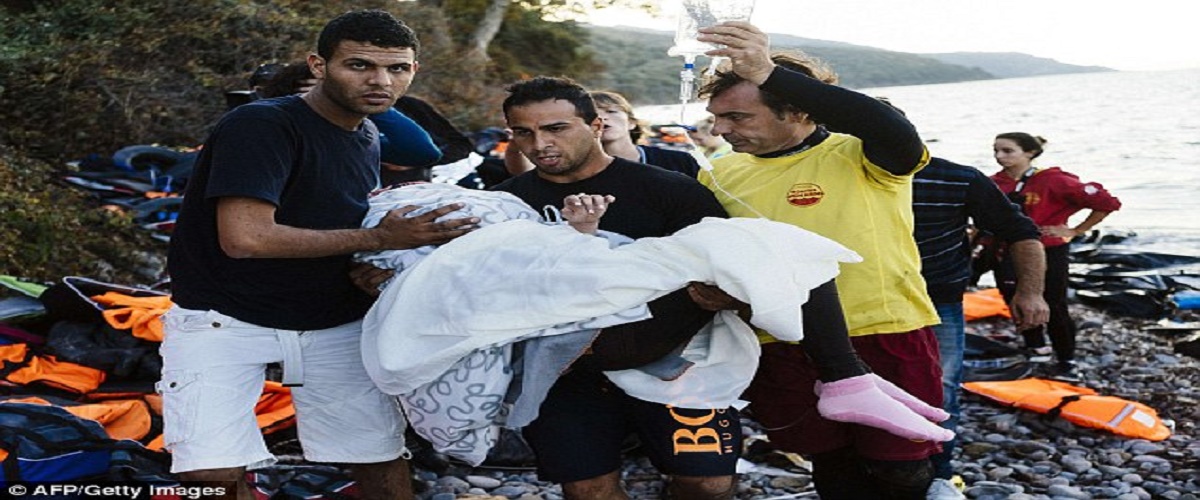 Απάνθρωπο: Γυναίκα από τη Σύρια γέννησε δίπλα στη βάρκα διακινητή στη Μυτιλήνη