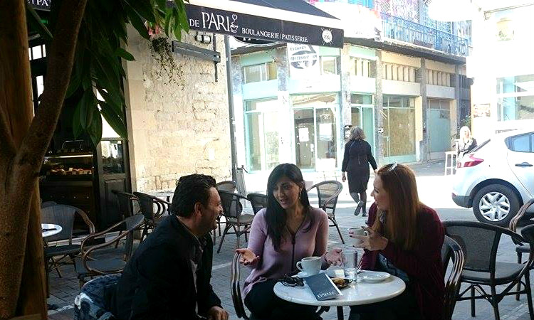 Οι δημοσιογράφοι μας το Cafe De Pari