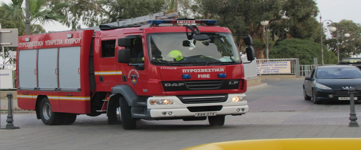 Σειρήνεις της Πυροσβεστικής και της Αστυνομίας στο Μακένζυ για φωτιά (αποκλειστικό video)