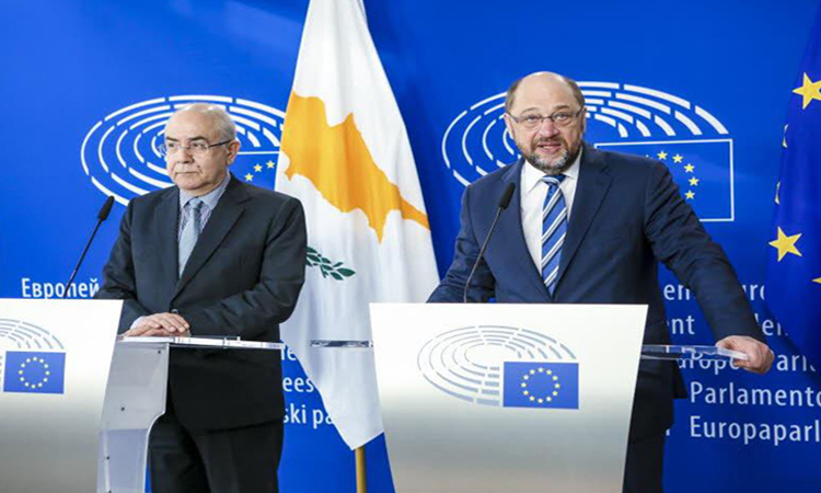 Σουλτς: Έτοιμο το Ευρωκοινοβούλιο να βοηθήσει στη λύση του κυπριακού