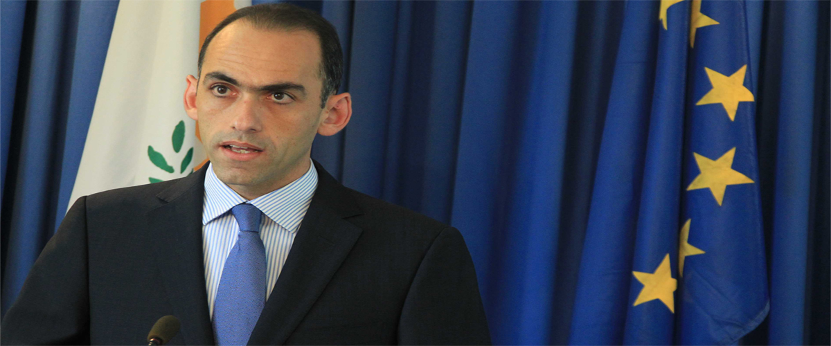 Yπουργός Οικονομικών: «H Κύπρος δεν κρέμεται πλέον από μία κλωτσή»