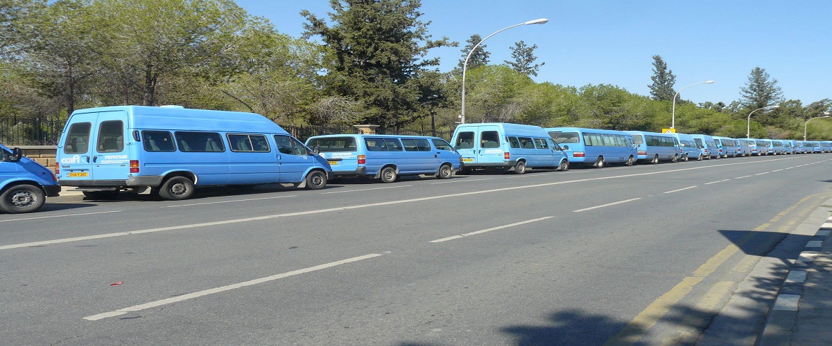 Διαδήλωση… λεωφορείων του ΟΣΕΛ στο Προεδρικό - «Κύριε Αναστασιάδη, ανάλαβε τις ευθύνες σου»